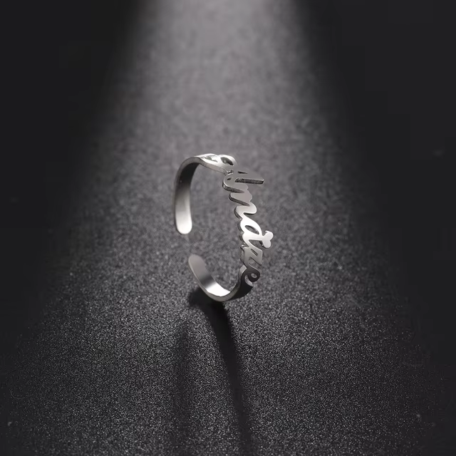 Gepersonaliseerde ring met 1 tot 4 gegraveerde voornamen 